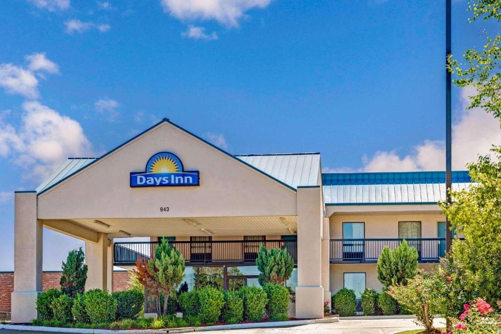 Days Inn — Exterior