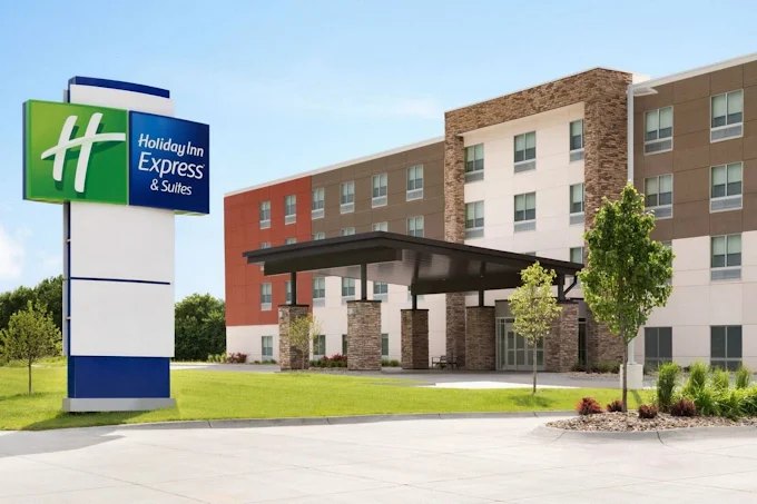 Holiday Inn Express — Exterior
