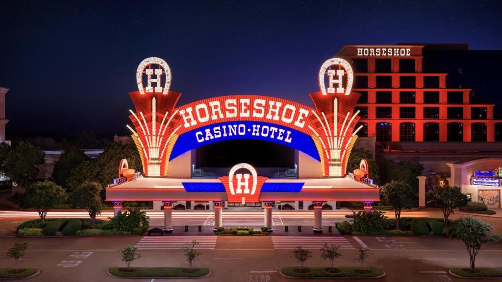Horseshoe — Exterior
