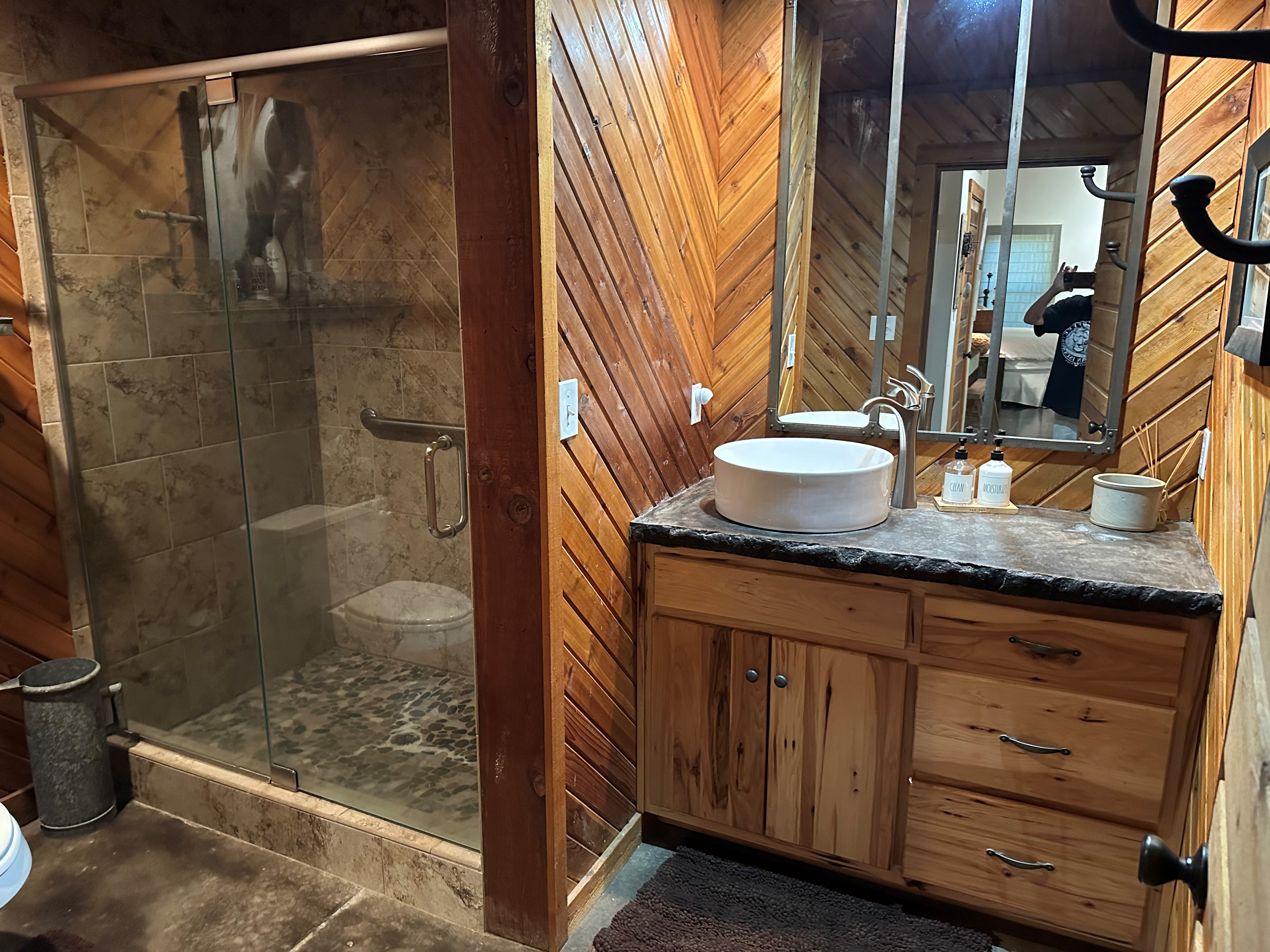 Studio Apartment bathroom